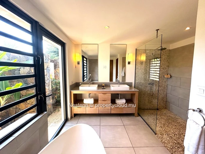 Superbe villa de 3 chambres en suite avec piscine 