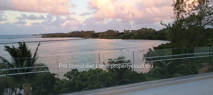 Exceptional seafront penthouse for sale at the prestigious Azuri Ocean & Golf Resort, Roches Noires.