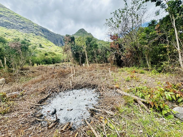 Land for sale in Moka's natural environment