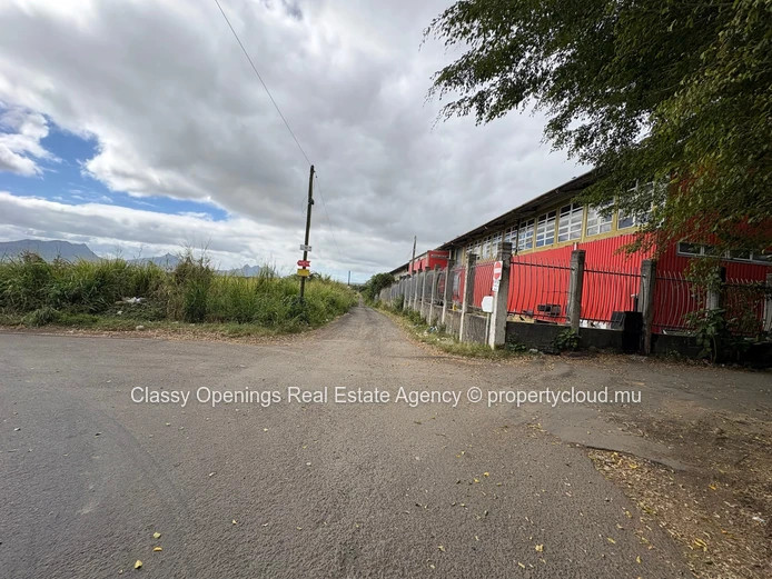 2110 m² Phoenix Commercial Land — Mountain Views, Near Bus & Shops