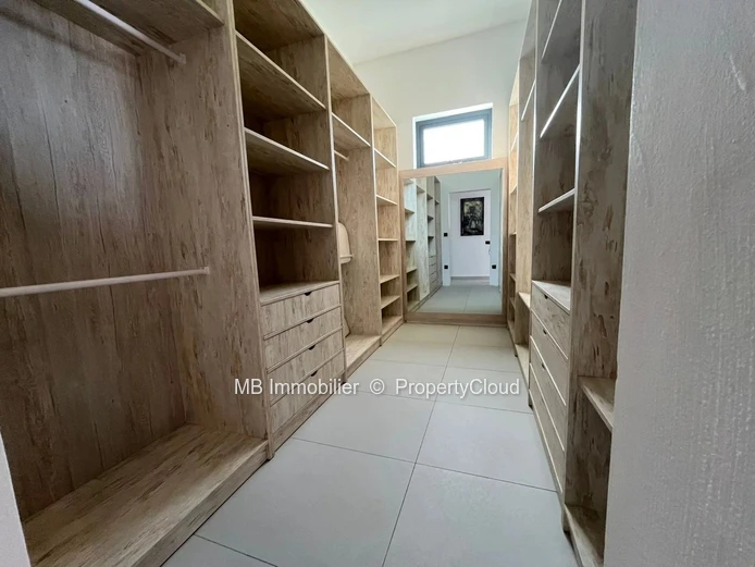 Villa for sale.