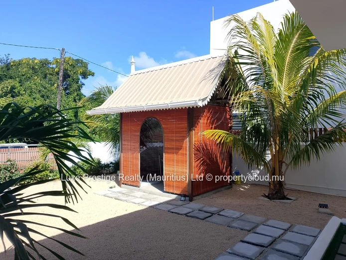 Modern 3-Bedroom Villa for Rent in Calodyne | Secure Gated Property with Veranda, Kiosk & Private Parking