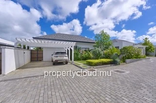 A vendre magnifique villa dans une residence accessible aux etrangers à Grand Baie, La Salette.