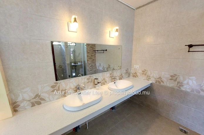 CANDOS: Luxury 4 bedroom house