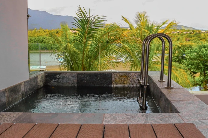 Une oasis au bord de la rivière : L'expérience d'une vie de luxe au cœur de la nature