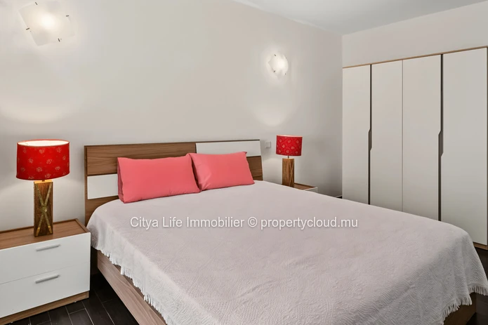 Modern 4-Bedroom Triplex with Office to Rent in Pereybere