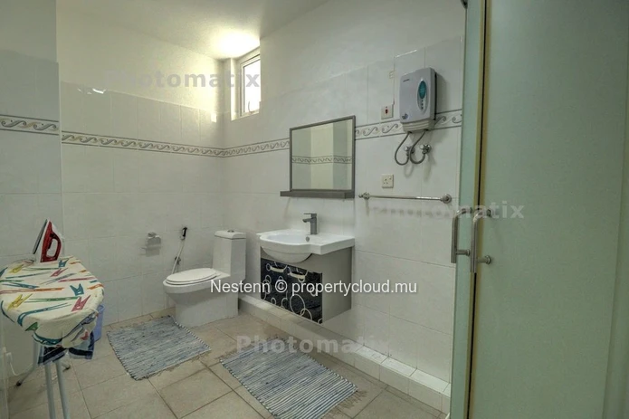Spacious apartment for rent – Prime location in Quatre Bornes