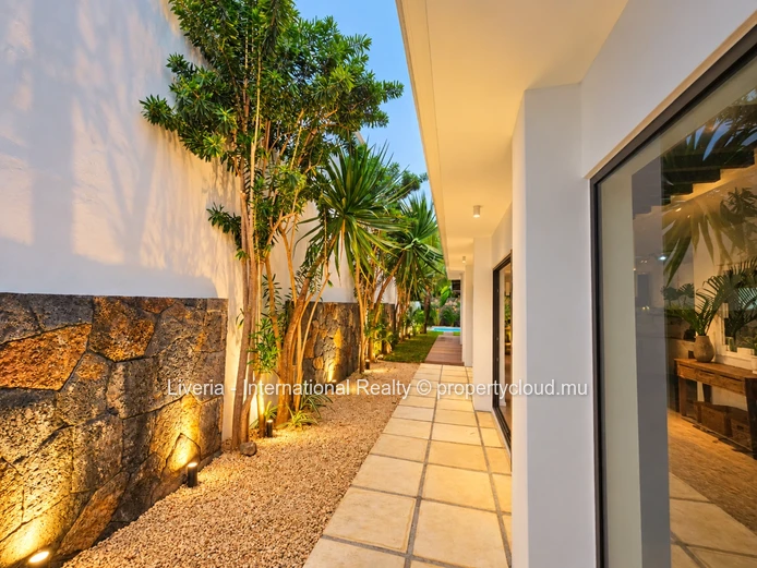 Coastal Living in an Exclusive Enclave