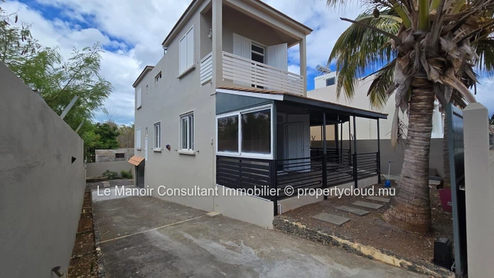 Villa de 3 chambres à vendre à Flic en Flac avec 334 m² habitables