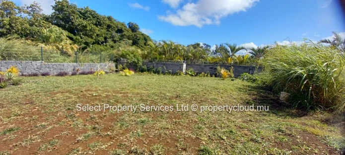 Le Petit Trianon - The Only Plot on the River - Duplex Possibility - Gated Morcellement  - Trianon - Quatre Bornes