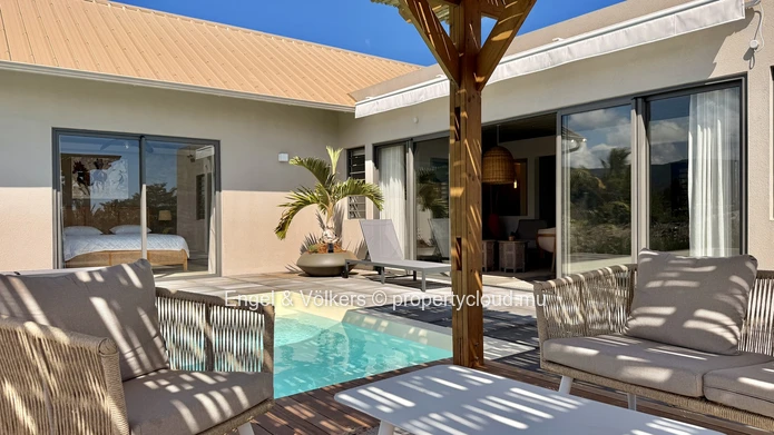 Contemporary Villa for Rent ust Steps from the Sea