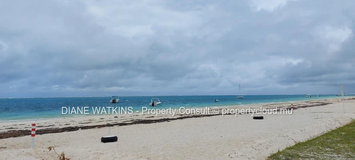 Modern apartment with beach access for rent in Pointe d'Esny