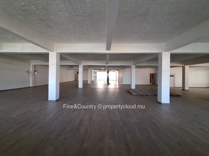 À Louer – Espace Commercial de 1,050 m² au cœur de Port Louis