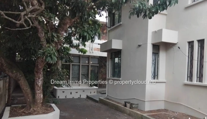 4-bedroom house with independent studio close to the metro station in Rose Hill – Mauritius