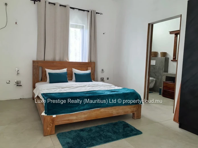 Villa neuve 3 chambres en suite à louer à Calodyne | À 350m de la mer | Rs 105,000 négociable