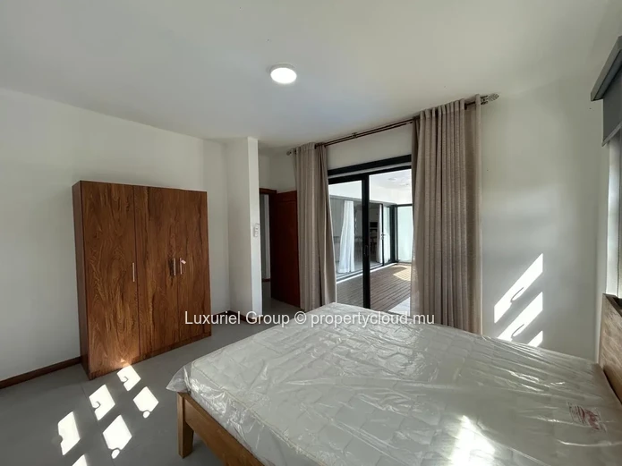 Modern and Spacious Duplexes for Rent in Pereybere