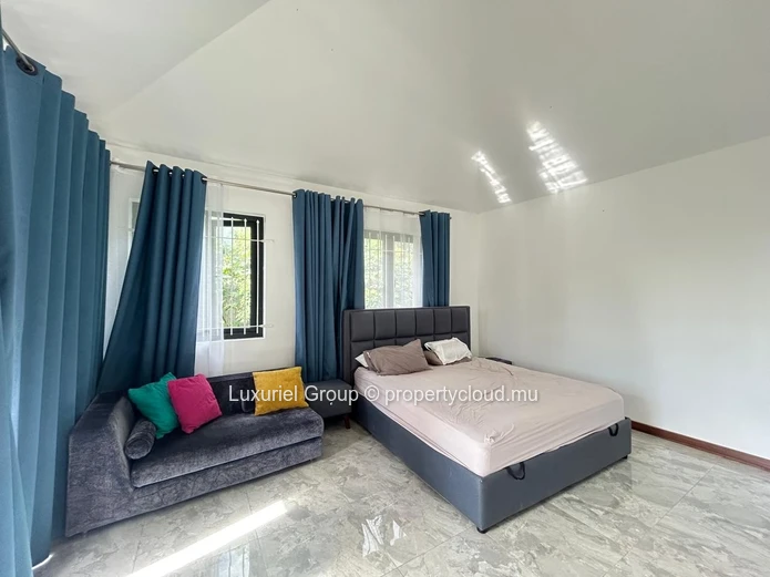 Modern Villa For Rent In Pereybere – Private Pool, Large Garden And Enhanced Security