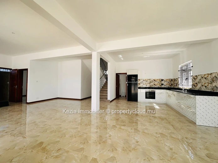 Spacious New Villa In Pereybere