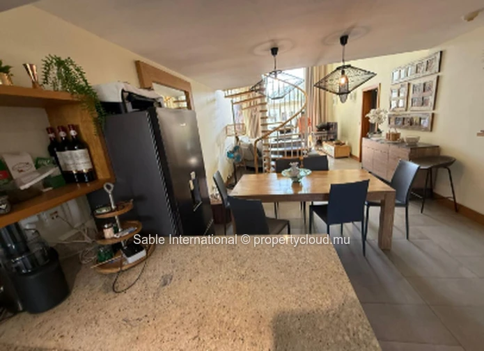 Luxurious Beachfront Penthouse in Péreybère with Easy Sea Acess and Resort-style Amenities! 