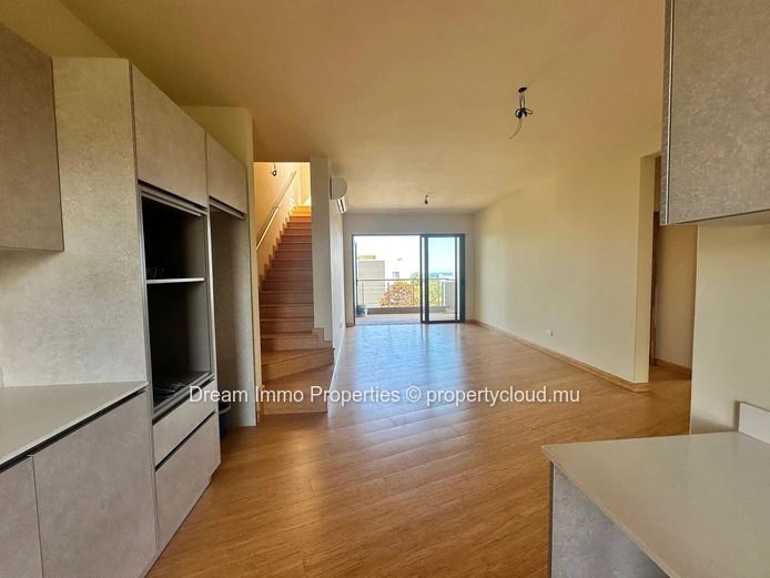Superbe penthouse de 3 chambres avec toit-terrasse privé, vue mer & montagnes à Flic en Flac - Ile Maurice