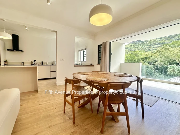 Moka – Stunning 3-Bedroom Apartment – Mountain View