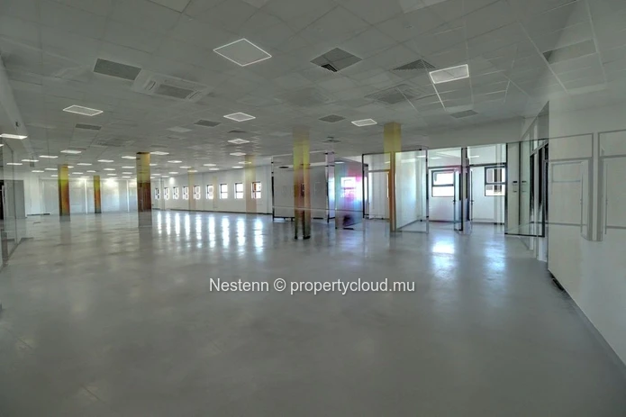 Modern offices in strategic location and excellent accessibility