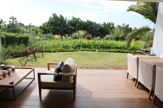 Effortless Island Living: Sea View 3 Bedroom Apartment