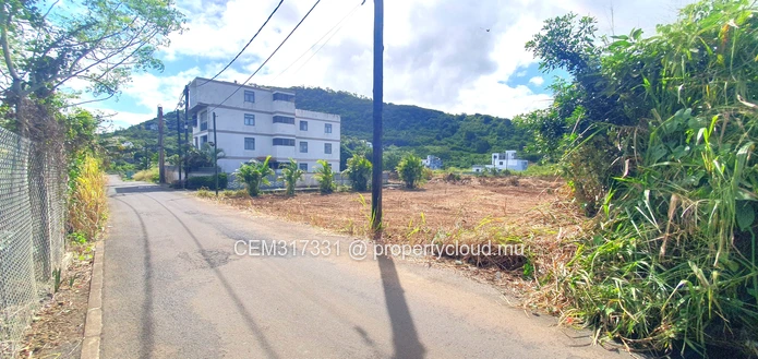20,68 Perches Terrain Résidentiel & Commercial en Toute Propriété à Vendre – Paillote, Vacoas