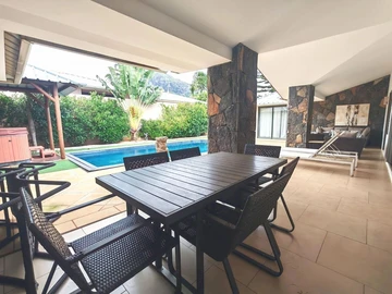 4 Bedroom Villa