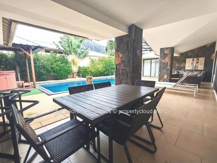 Magnifique villa 4 chambres avec piscine, jacuzzi et prestations haut de gamme – Cascavelle
