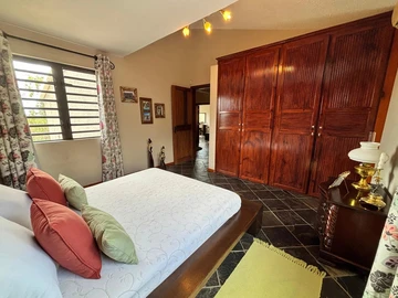 5 Bedroom Villa