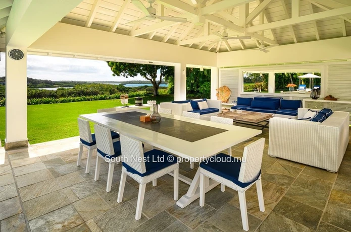 Exceptional 6-Bedroom Golffront Villa with Panoramic Sea & Île aux Cerfs Views