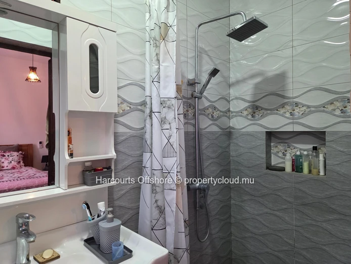 3-bedroom apartment for rent in Mont Choisy, ideal location near beach and amenities