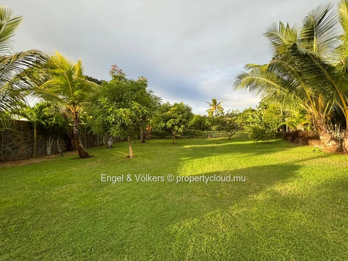 Beautiful 1,160 m² Residential Plot Ready to Build On – Tropical Garden Oasis for Mauritian Citizens