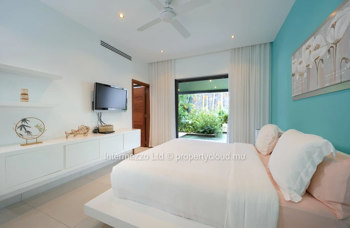 Luxury villa for sale in Cap Malheureux, Pereybère – 414 sqm living area, 1,065 sqm plot, 4 bedrooms, office, private...