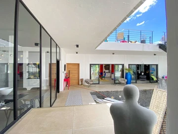 5 Bedroom Villa