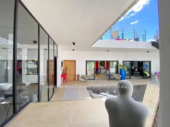 Exceptional 450 m² Riad-style architect-designed villa with swimming pool and sea view