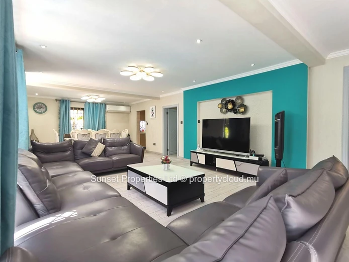 Family villa | 5 bedrooms | 200m from the beach