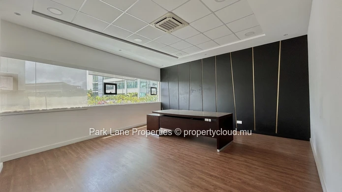 Bureaux idéalement située à vendre dans la cybercité d'Ebene