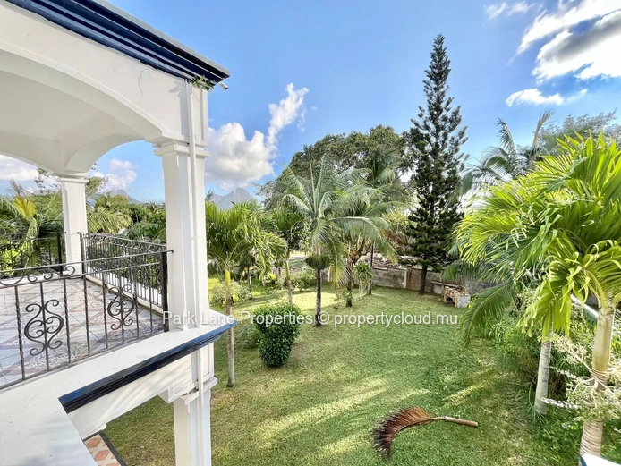Grande Villa Familiale à Vendre à Quatre Bornes