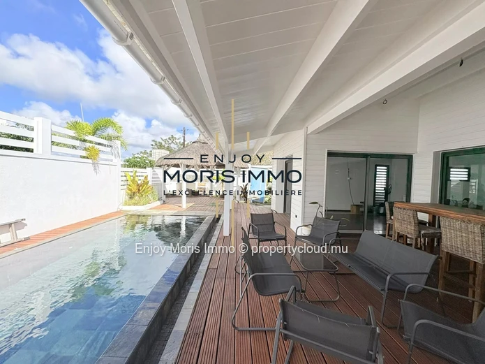 Contemporary Villa 3 Bedrooms with Swimming Pool & Kiosk – For Sale in Grand Bay
