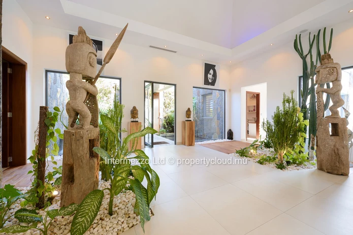 Luxury villa for sale in Cap Malheureux, Pereybère – 414 sqm living area, 1,065 sqm plot, 4 bedrooms, office, private...