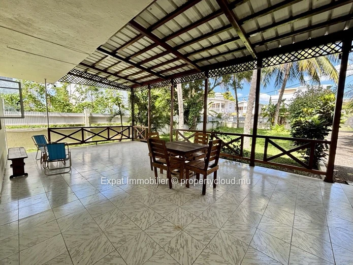 House With Large Veranda, Garden And Beach Walking Distance – Pereybere