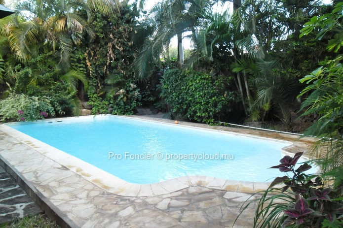 Maisons à vendre à Pointe Aux Canonniers - Deux biens indépendantes avec piscine