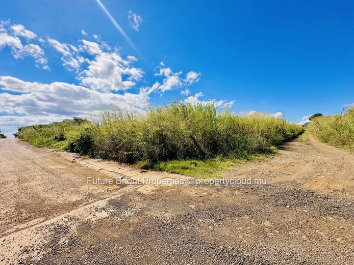 Exceptional Investment Plot – 846 Toises with Easy Access
