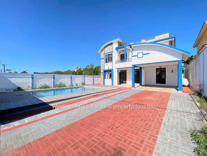 Family home with swimming pool for long-term rent in Grand Gaube, Mauritius