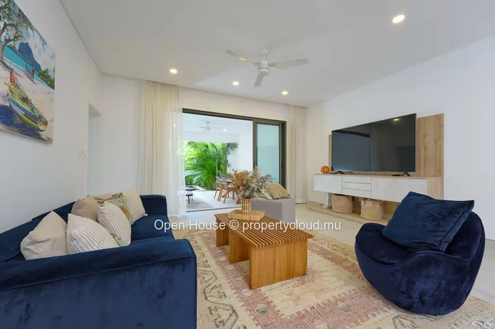 3-Bedroom Furnished Apartment with Private Pool in Pointe aux Canonniers