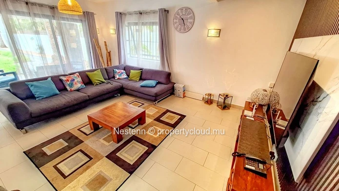 Modern 4-bed house in a beautiful garden