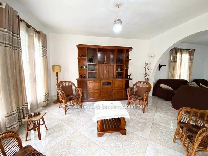 3 Bedrooms Ground Floor Apartment for Rent – Morcellement Sodnac, Quatre-Bornes 200 m²