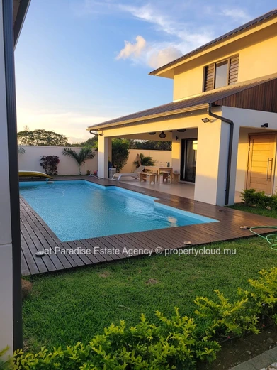 Modern Villa of 4 Bedrooms– Gated Community in Flic en Flac